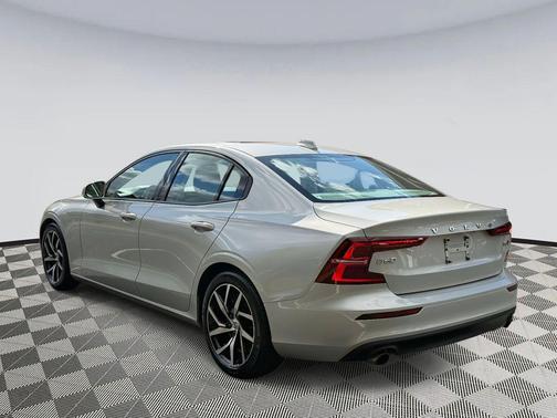 2020 Volvo S60 T6 Momentum