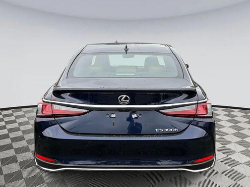 2025 Lexus ES 300h Premium