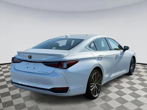 2023 Lexus ES 250 Base