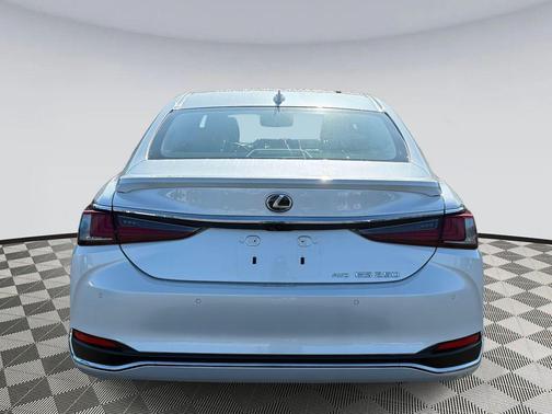 2023 Lexus ES 250 Base