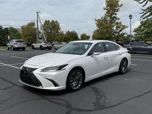 Eminent White Pearl 2025 Lexus ES 300h Ultra Luxury
