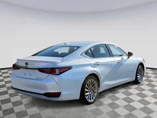 2023 Lexus ES 300h Ultra Luxury