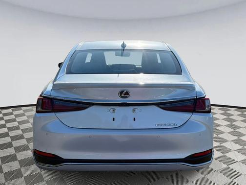 2023 Lexus ES 300h Ultra Luxury