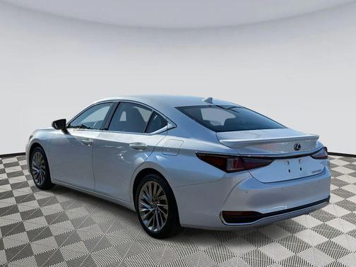 2023 Lexus ES 300h Ultra Luxury