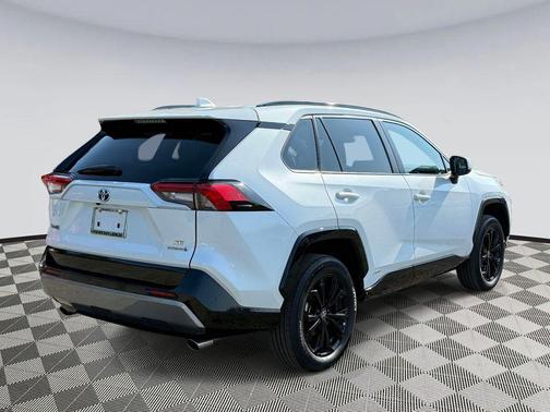 Wind Chill Pearl 2024 Toyota RAV4 Hybrid SE