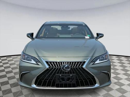 2025 Lexus ES 300h F SPORT Design