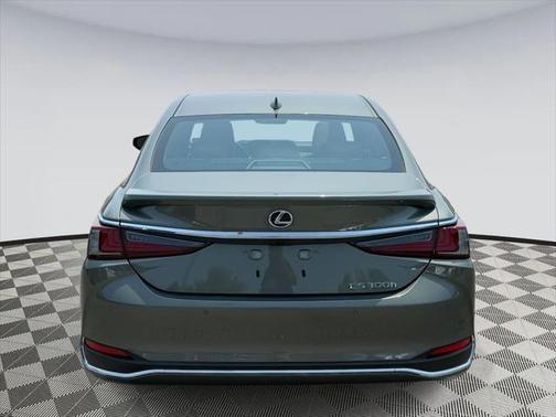 2025 Lexus ES 300h F SPORT Design