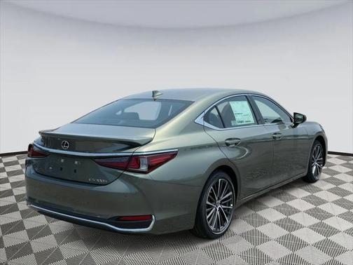 2025 Lexus ES 300h F SPORT Design