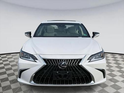 2025 Lexus ES 300h Luxury