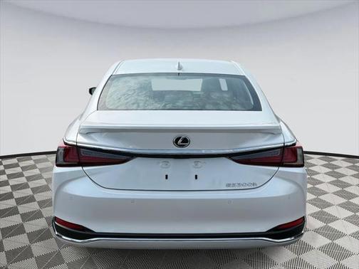 2025 Lexus ES 300h Luxury