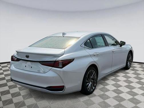 2025 Lexus ES 300h Luxury