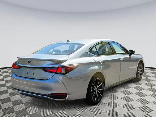 2025 Lexus ES 300h Premium
