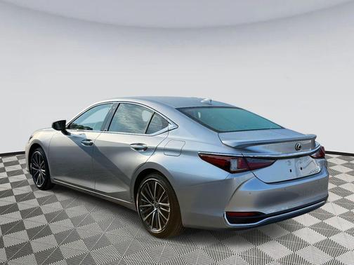 2025 Lexus ES 300h Premium