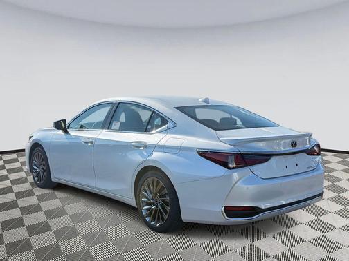 2025 Lexus ES 300h Luxury