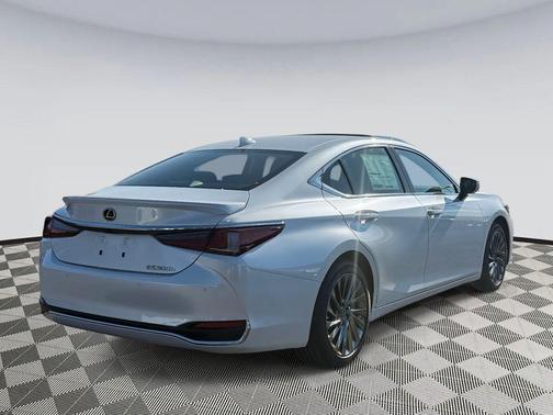 2025 Lexus ES 300h Luxury