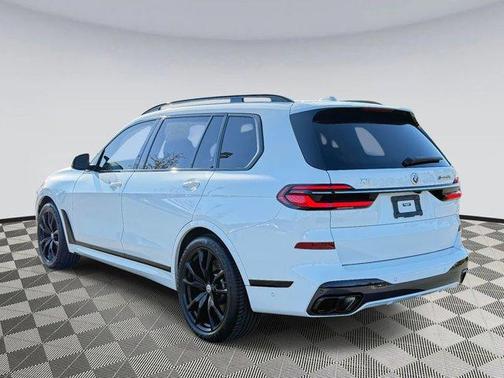 2023 BMW X7 M60i