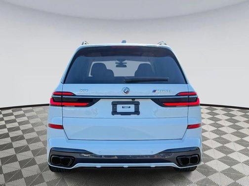2023 BMW X7 M60i