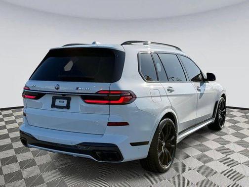 2023 BMW X7 M60i