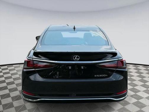 2025 Lexus ES 300h Luxury