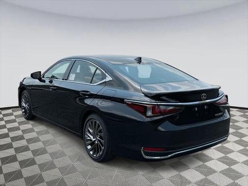 2025 Lexus ES 300h Luxury