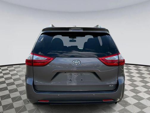 2016 Toyota Sienna XLE