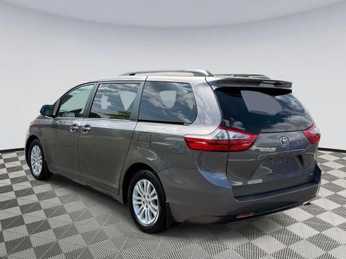 2016 Toyota Sienna XLE