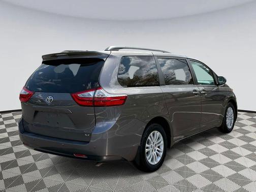 2016 Toyota Sienna XLE
