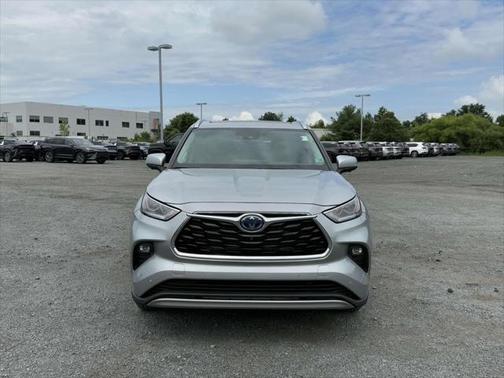 2023 Toyota Highlander Hybrid Platinum