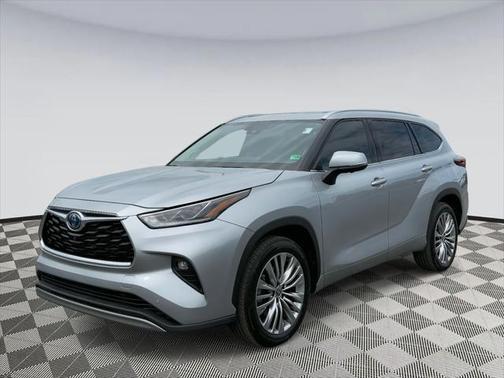 2023 Toyota Highlander Hybrid Platinum