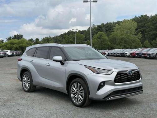 2023 Toyota Highlander Hybrid Platinum