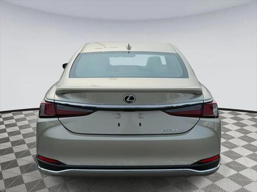2025 Lexus ES 300h Luxury