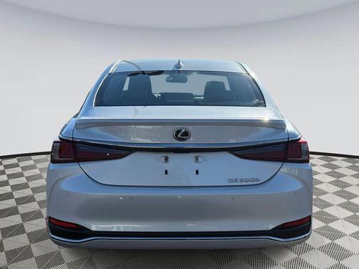 2023 Lexus ES 300h Premium