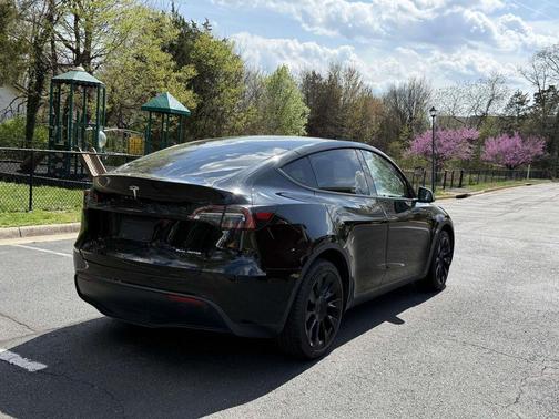 2022 Tesla Model Y Long Range Dual Motor All-Wheel Drive