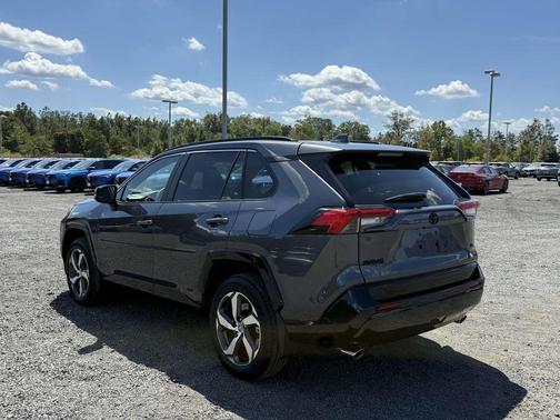 2025 Toyota RAV4 Hybrid SE
