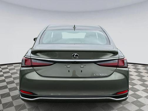 2025 Lexus ES 300h Luxury