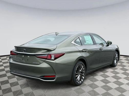 2025 Lexus ES 300h Luxury