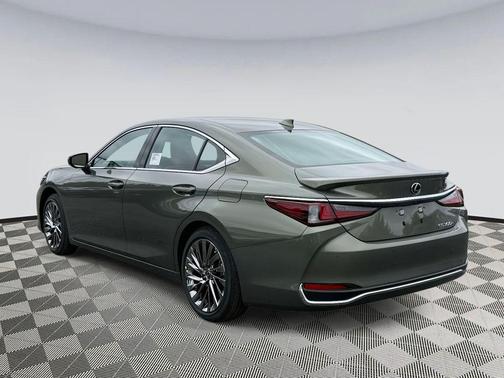 2025 Lexus ES 300h Luxury