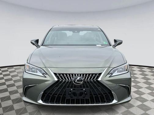 2025 Lexus ES 300h Luxury