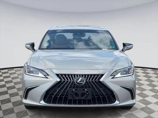 2025 Lexus ES 300h Luxury