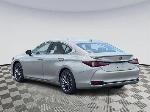 2025 Lexus ES 300h Luxury