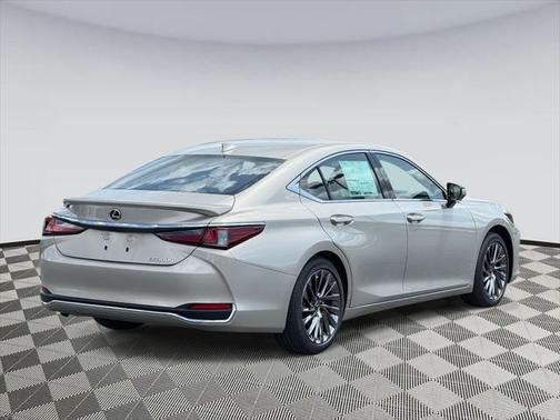 2025 Lexus ES 300h Luxury