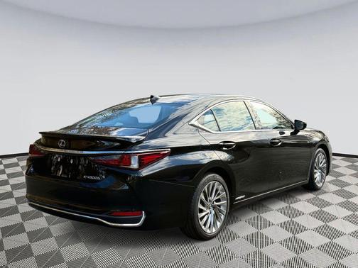 2019 Lexus ES 300h Ultra Luxury