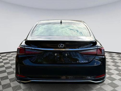2019 Lexus ES 300h Ultra Luxury