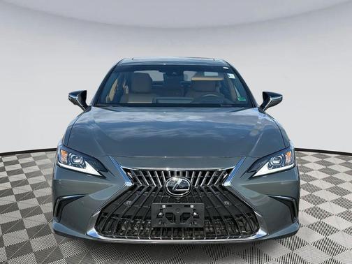 2025 Lexus ES 300h Luxury