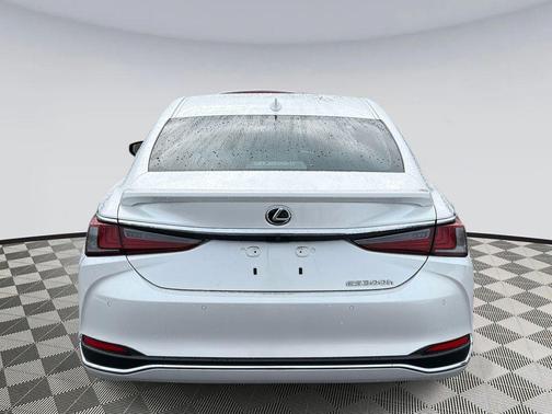 2024 Lexus ES 300h Ultra Luxury