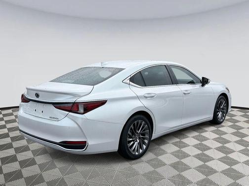 2024 Lexus ES 300h Ultra Luxury