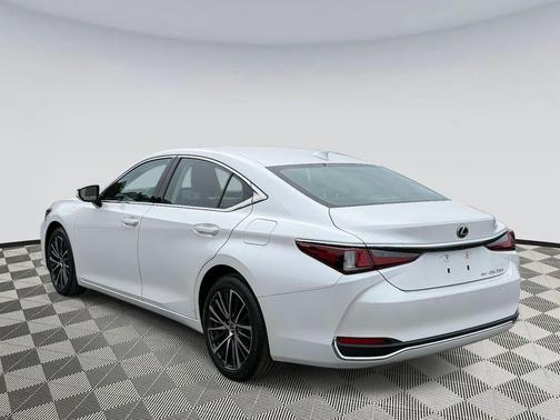 2023 Lexus ES 250 Base