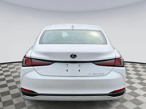 2023 Lexus ES 250 Base