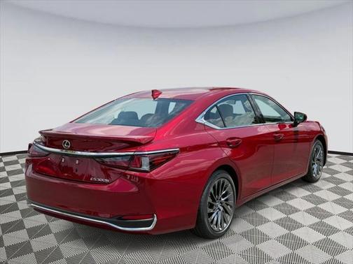 2025 Lexus ES 300h Luxury