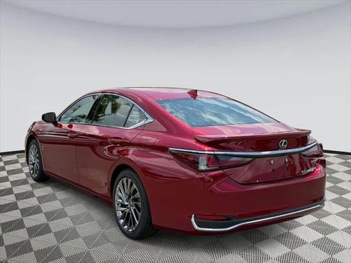 2025 Lexus ES 300h Luxury